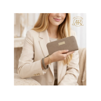 BILLETERA WRISTLET BEIGE TAUPE EN ESTAMPADO VIBORA-MUJER