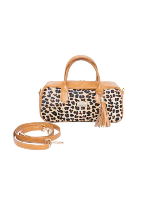 CARTERA EN CUERO TIPO BARRIL CON DETALLES EN PELO VACUNO