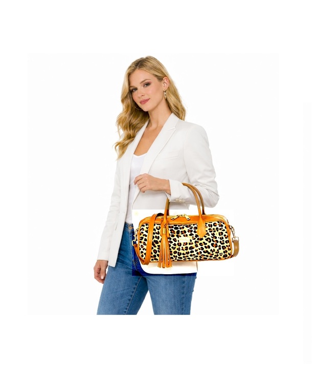 CARTERA EN CUERO TIPO BARRIL CON DETALLES EN PELO VACUNO